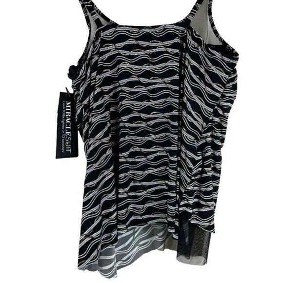MIRACLESUIT Plus Size Linked In Mirage Underwire Tankini Top swimsuit - Picture 4 of 12